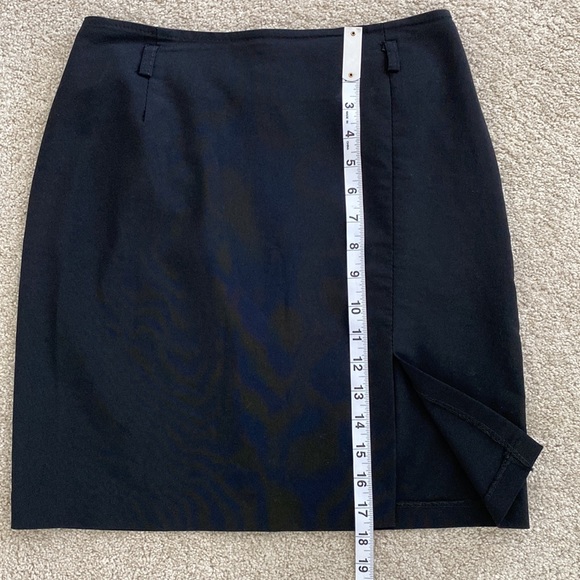 Black above knee skirt with front left leg slit and loops for skinny belt - Picture 3 of 6